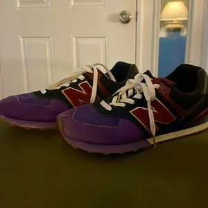 I’m selling a pair of new balance 574 for 25 dollars in size 9 1/2